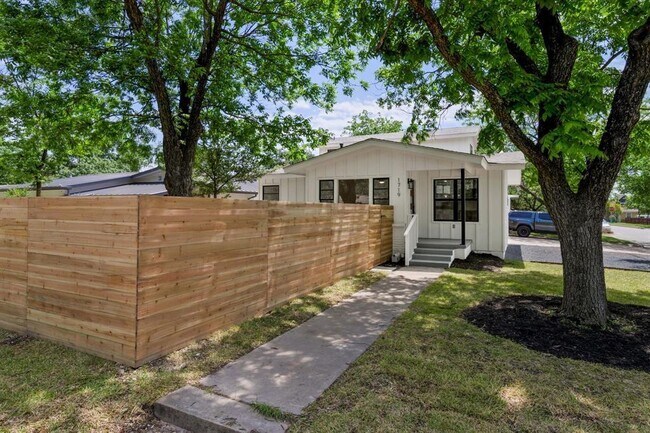 1719 Aggie Ln in Austin, TX - Building Photo - Building Photo