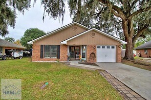 1567 Pendleton Dr in Hinesville, GA - Building Photo