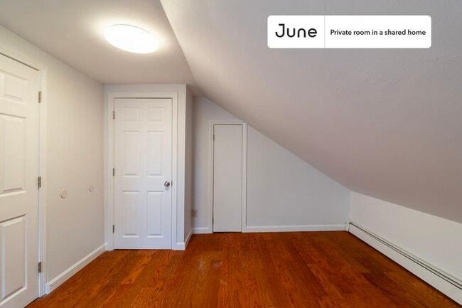 Private bedroom in 4 bed/4 bath Home in Cambridge, MA - Building Photo - Building Photo