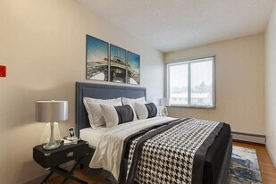 Columbian Apartments in Medicine Hat, AB - Building Photo