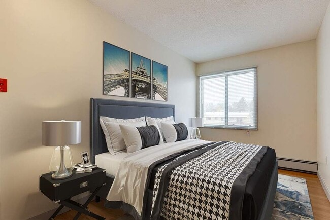 Columbian Apartments in Medicine Hat, AB - Building Photo - Building Photo