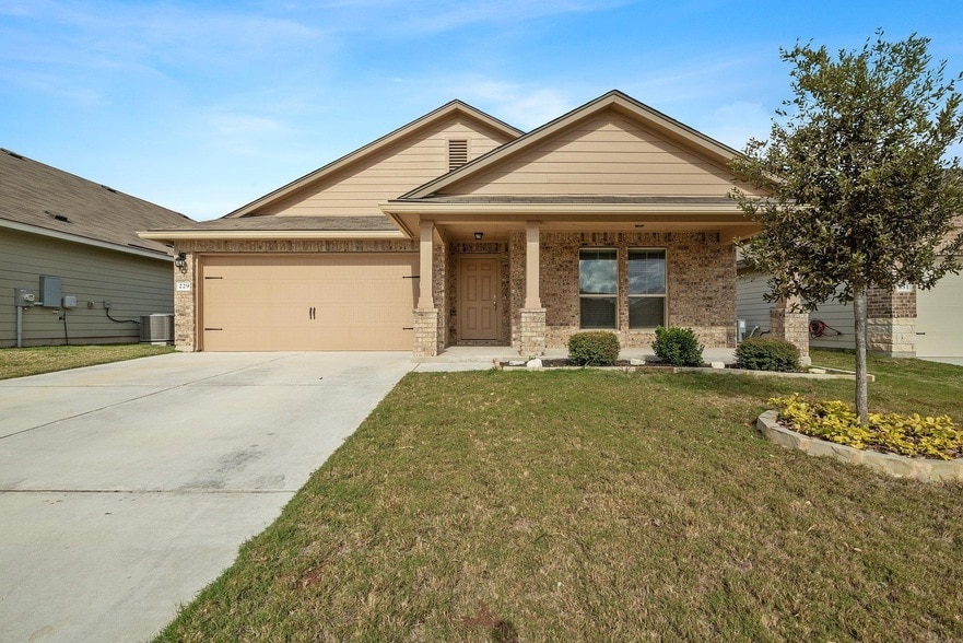229 Reagor Dr in Taylor, TX - Building Photo