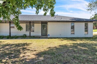 9800 Willow Wind Dr in Midwest City, OK - Building Photo - Building Photo