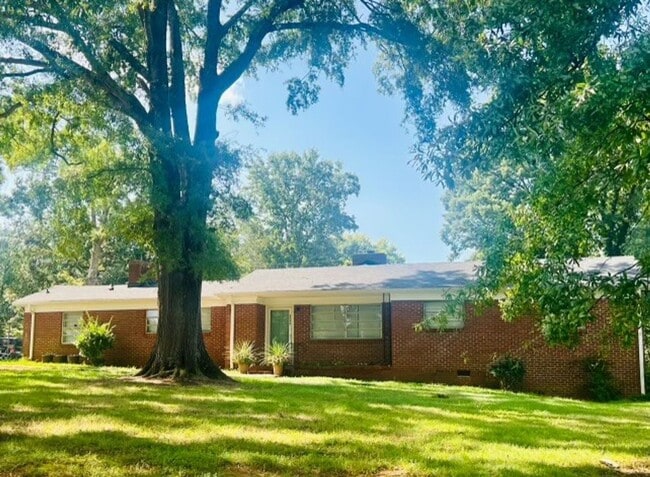 8224 Douglas Dr