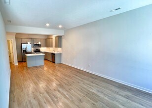327 NE Otter Dr in Waukee, IA - Building Photo - Building Photo