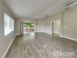 11759 Lynmoor Dr in Riverview, FL - Foto de edificio - Building Photo