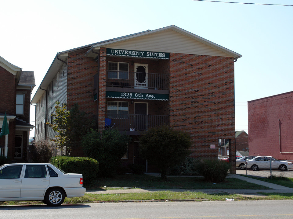 University Suites in Huntington, WV - Building Photo