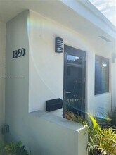 1850 Middle River Dr-Unit -1850 in Fort Lauderdale, FL - Building Photo - Building Photo