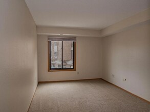 2015 Central Ave NE in Minneapolis, MN - Foto de edificio - Building Photo