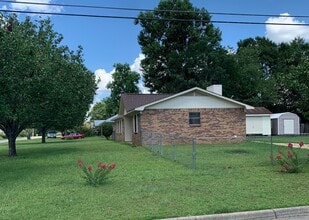 2800 Nottingham Way in Dothan, AL - Building Photo - Building Photo