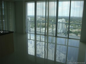 1111 SW 1st Ave, Unit 2514 in Miami, FL - Building Photo - Building Photo