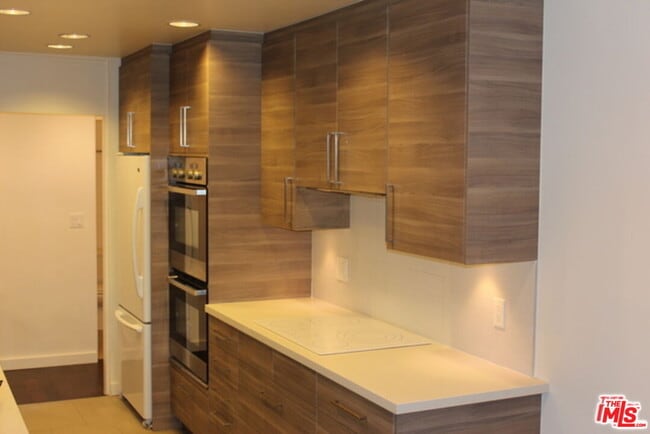 11044 Ophir Dr in Los Angeles, CA - Building Photo - Building Photo