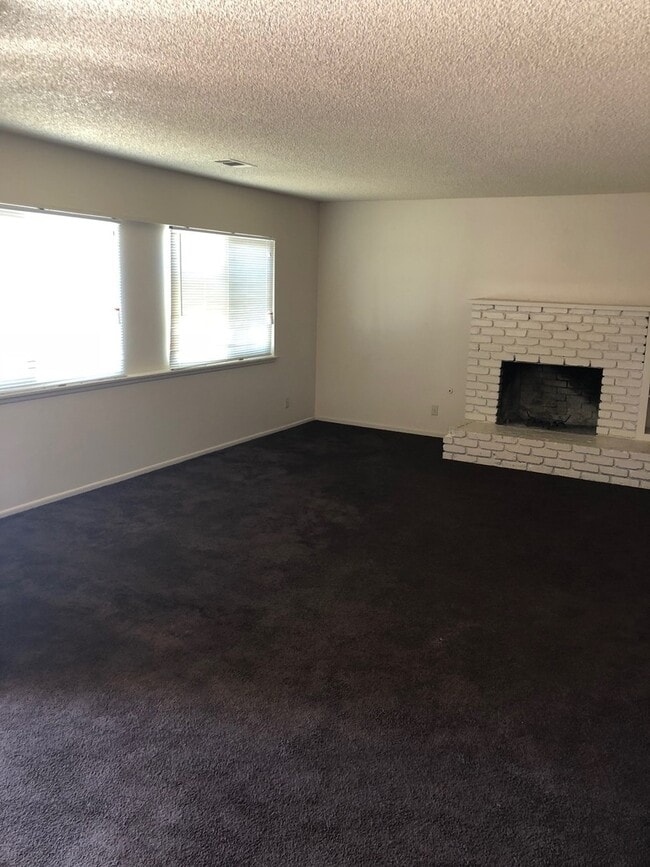 20988 Little Beaver Rd in Apple Valley, CA - Building Photo - Building Photo