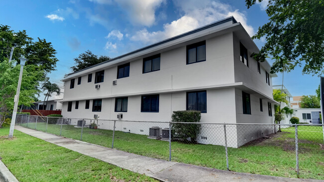 1895 Coral Way in Coral Gables, FL - Building Photo - Building Photo