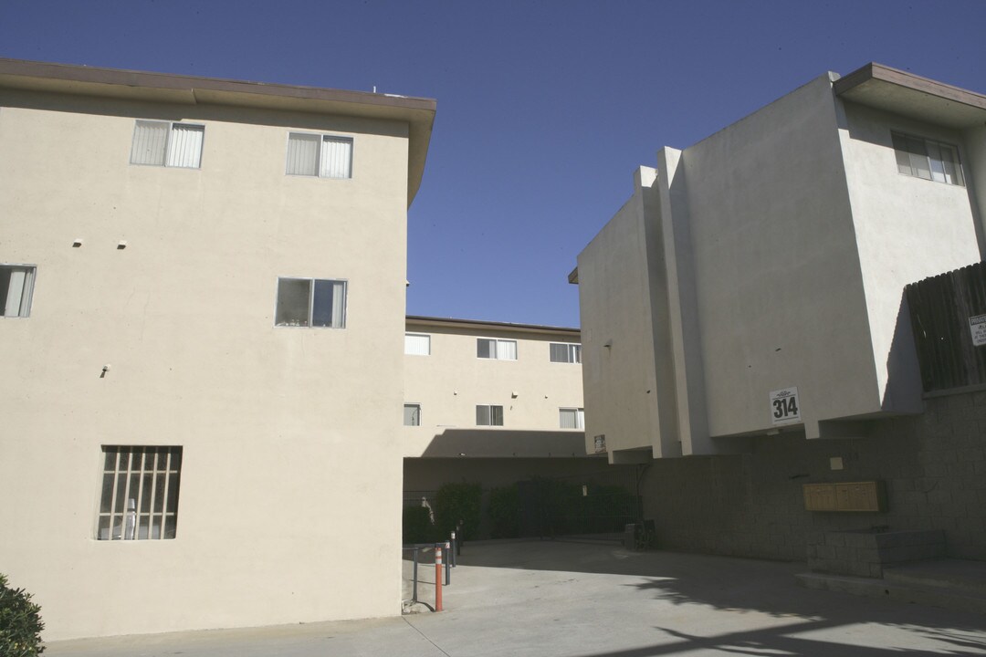 Oceanaire Townhomes in Redondo Beach, CA - Foto de edificio