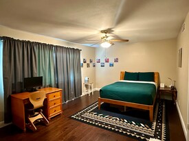 10650 Steppington Dr in Dallas, TX - Building Photo