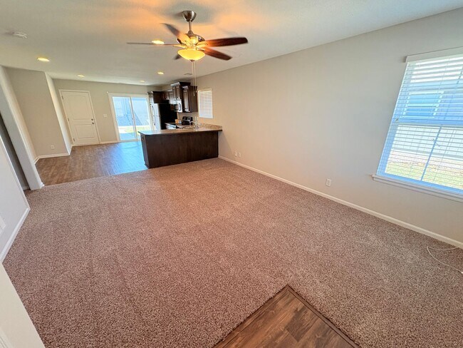 209 E Plum St in Raymore, MO - Building Photo - Building Photo