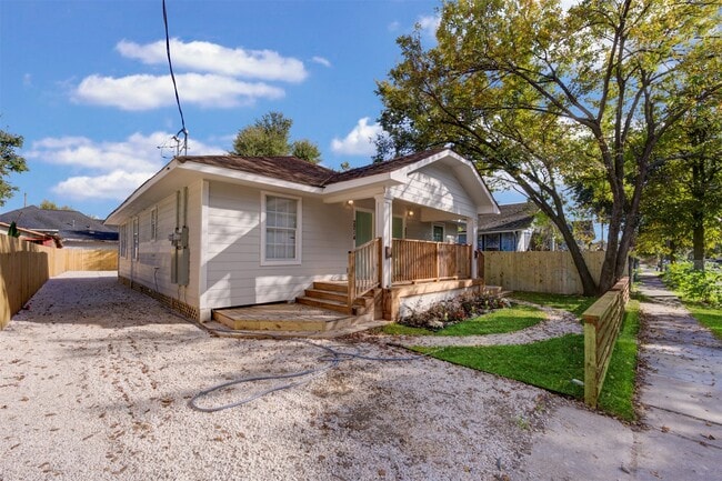 2214 McKee St in Houston, TX - Building Photo - Building Photo