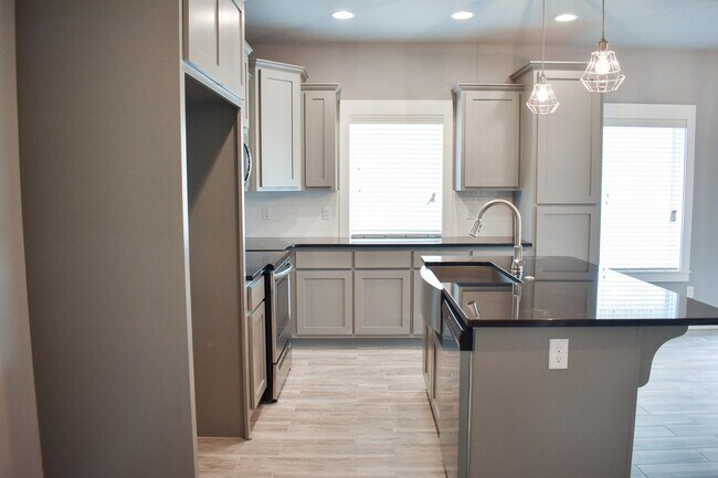 756 N Malbec Rd in Fayetteville, AR - Building Photo - Building Photo