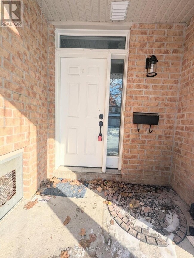 210 Talltree Crescent in Ottawa, ON - Building Photo - Building Photo