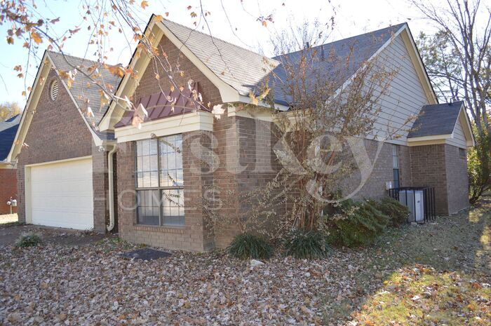 4577 Bassett Hall Dr in Memphis, TN - Building Photo