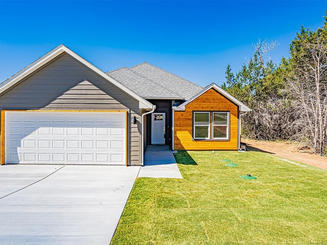 3320 Brazos River Dr in Granbury, TX - Foto de edificio - Building Photo