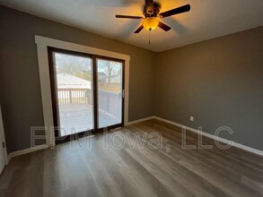 1242 Edgewood Dr in Waterloo, IA - Building Photo - Building Photo