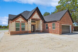 703 E Oates Rd in Garland, TX - Building Photo - Building Photo
