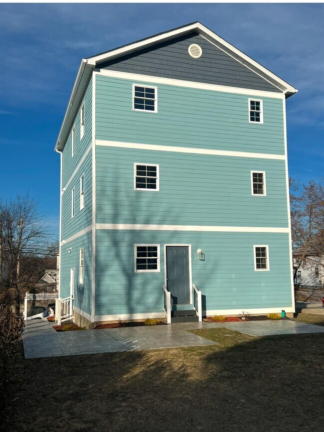 13 N Plank Rd-Unit -1 in Newburgh, NY - Building Photo - Building Photo