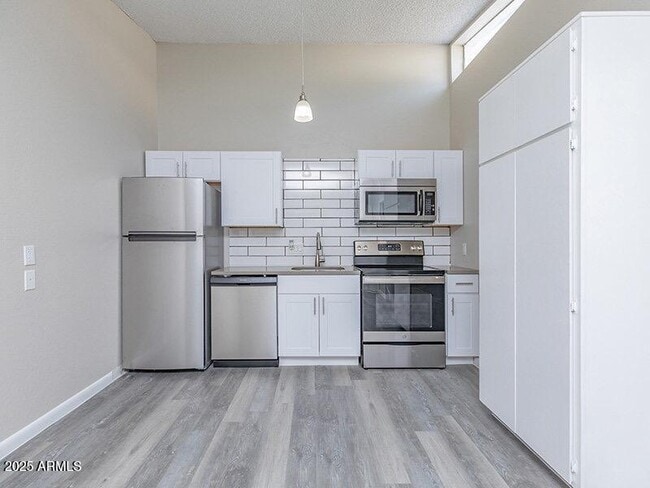 13517 W Glendale Ave in Glendale, AZ - Building Photo - Building Photo