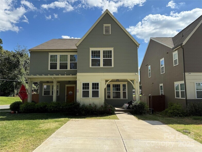 1003 Wainwright Ave in Charlotte, NC - Building Photo