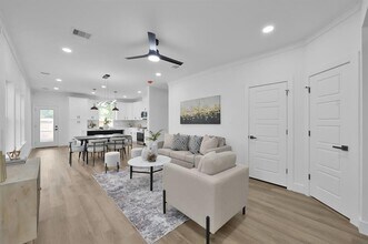 3334 Francis St in Houston, TX - Building Photo - Building Photo