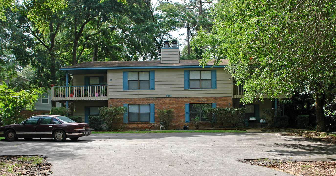 581 Holyoke Ct in Tallahassee, FL - Foto de edificio