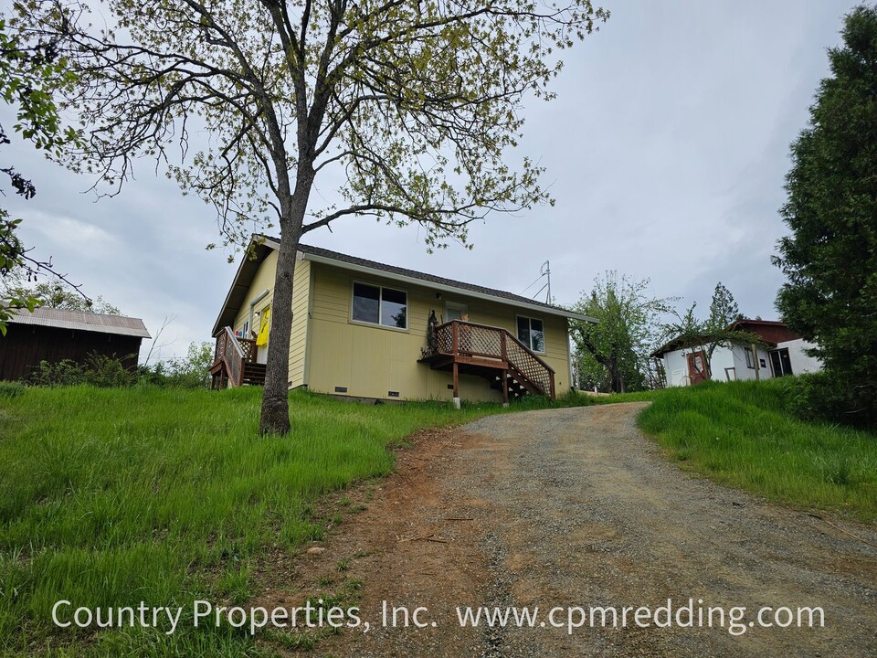 40 Creath St in Weaverville, CA - Foto de edificio