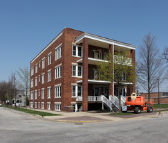Colonial Apartments in Elkhart, IN - Building Photo