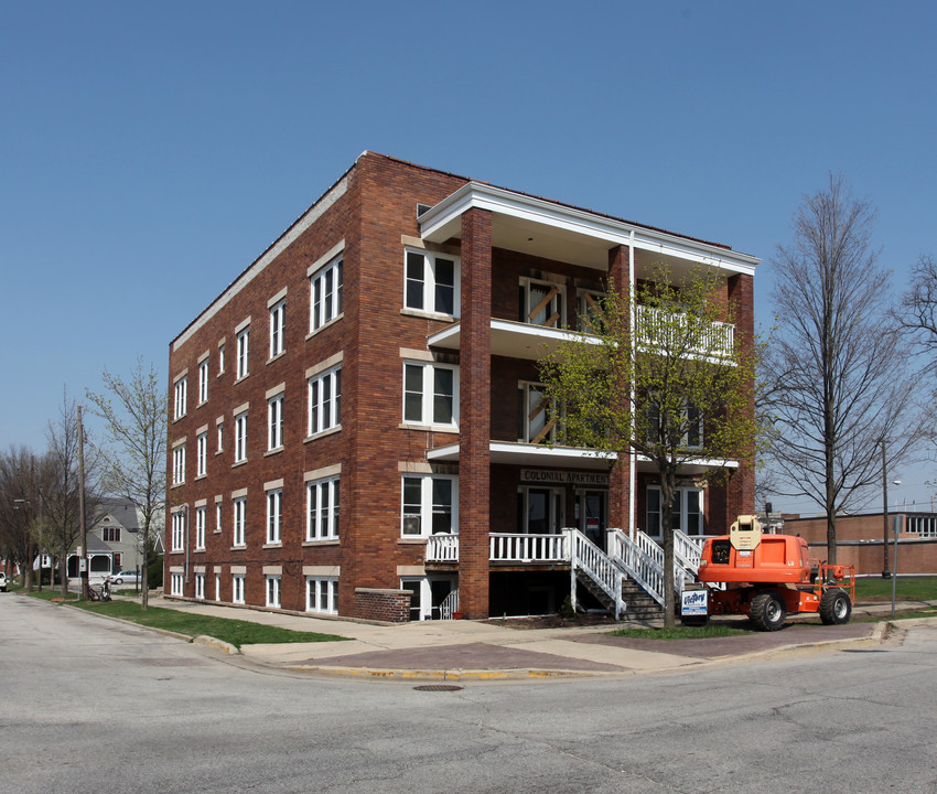 Colonial Apartments in Elkhart, IN - Foto de edificio