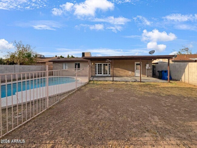 2342 W Danbury Dr in Phoenix, AZ - Building Photo - Building Photo