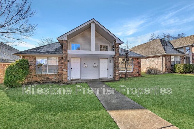 property at 914 W Houston St