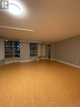 250-250 Webb Dr in Mississauga, ON - Building Photo - Building Photo