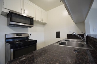 12255 Burbank Blvd, Unit 229 in Los Angeles, CA - Building Photo - Building Photo