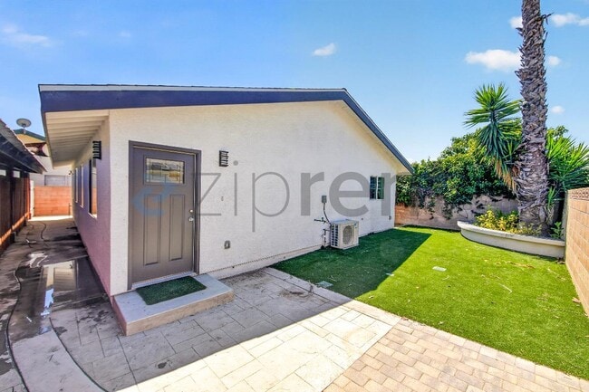 1421 Astoria Pl in Oxnard, CA - Building Photo - Building Photo