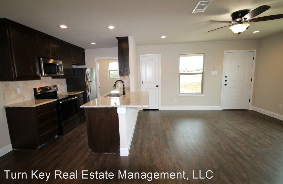 162 Crossbow Ct in Weatherford, TX - Building Photo