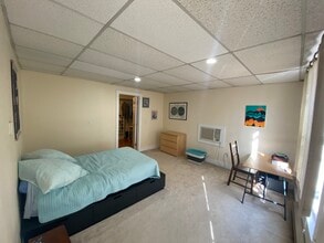 38 W Main St, Unit 3 in Mystic, CT - Building Photo - Building Photo