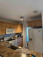 5141 W Oakland Park Blvd in Lauderdale Lakes, FL - Foto de edificio - Building Photo