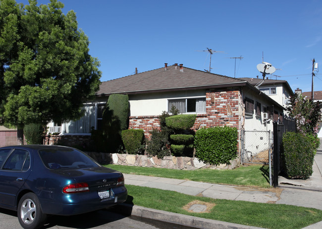 3041 E 60th Pl in Huntington Park, CA - Foto de edificio - Building Photo