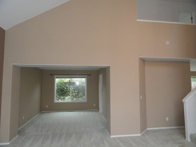 5939 NW Snowlily Dr in Portland, OR - Building Photo - Building Photo