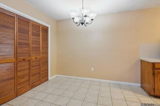 8578 Longwood View Ave, Unit 018-5 in Baton Rouge, LA - Foto de edificio - Building Photo