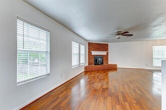471 El Toro Ln in Webster, TX - Building Photo - Building Photo