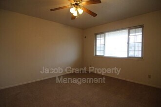 1940 S Ammon Rd in Ammon, ID - Building Photo - Building Photo