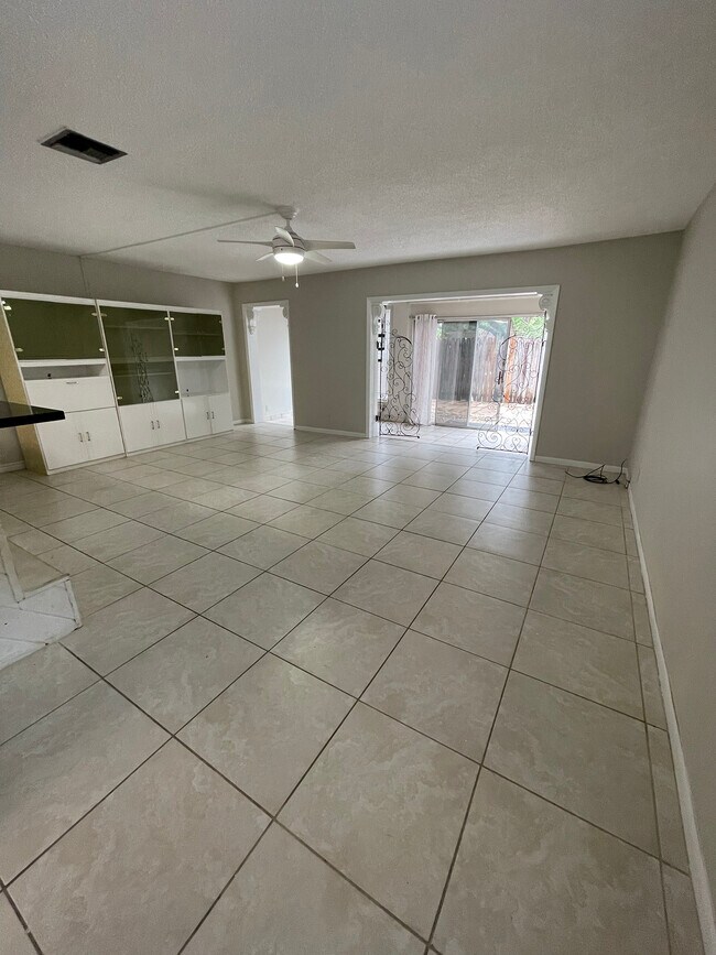 210 NW 4th Ave, Unit 210 NW 4th ave